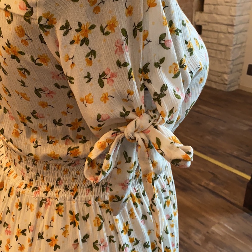 Ivory Floral Dress - Picture 3 of 3